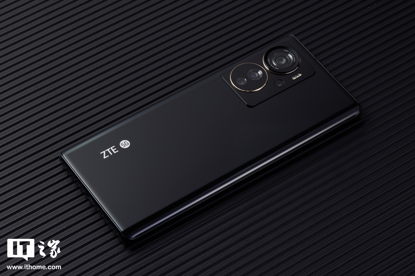 中兴 Axon 40 Pro 海外发布:搭载 1 亿像素主摄,约 3353 元起