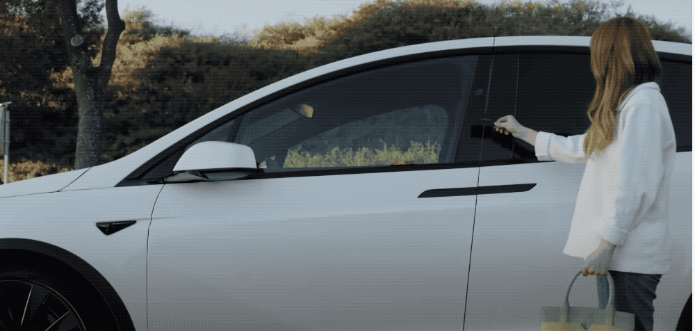 特斯拉发布 Model S / X 操作视频:车门可自动打开,还会主动躲避车辆