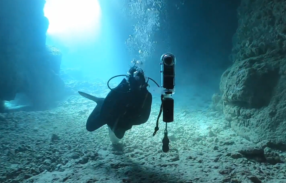 理光发布全景相机用浮力补偿器“STAYTHEE”:限量 100 套,可帮助拍摄水中 360° 影像