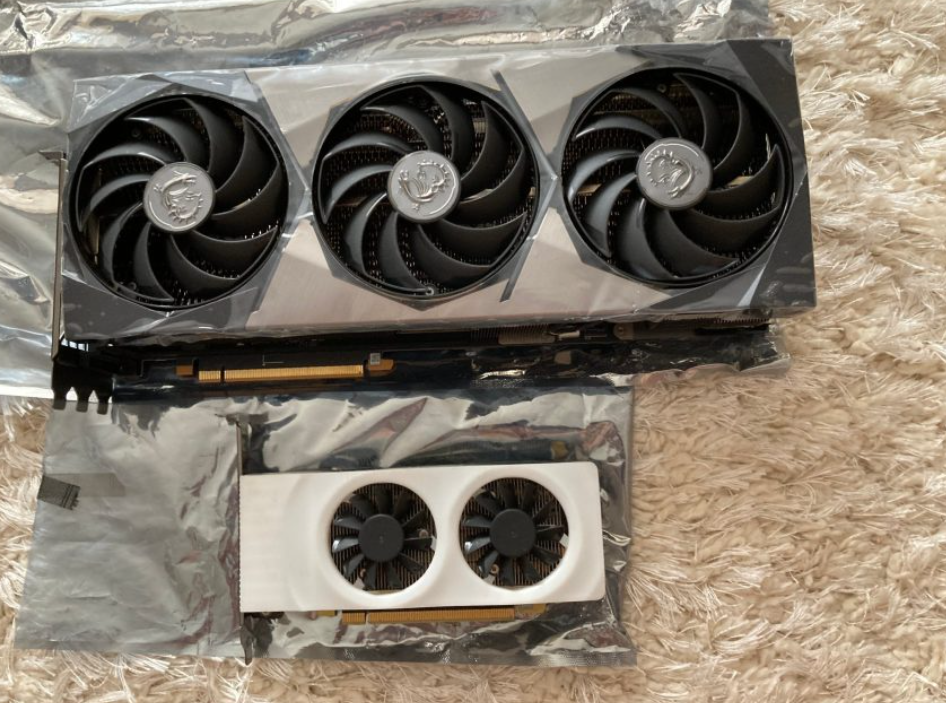 英特尔锐炫 A310 入门级独显实物曝光:比 RTX 3090 Ti 小一大圈,单槽厚度双风扇