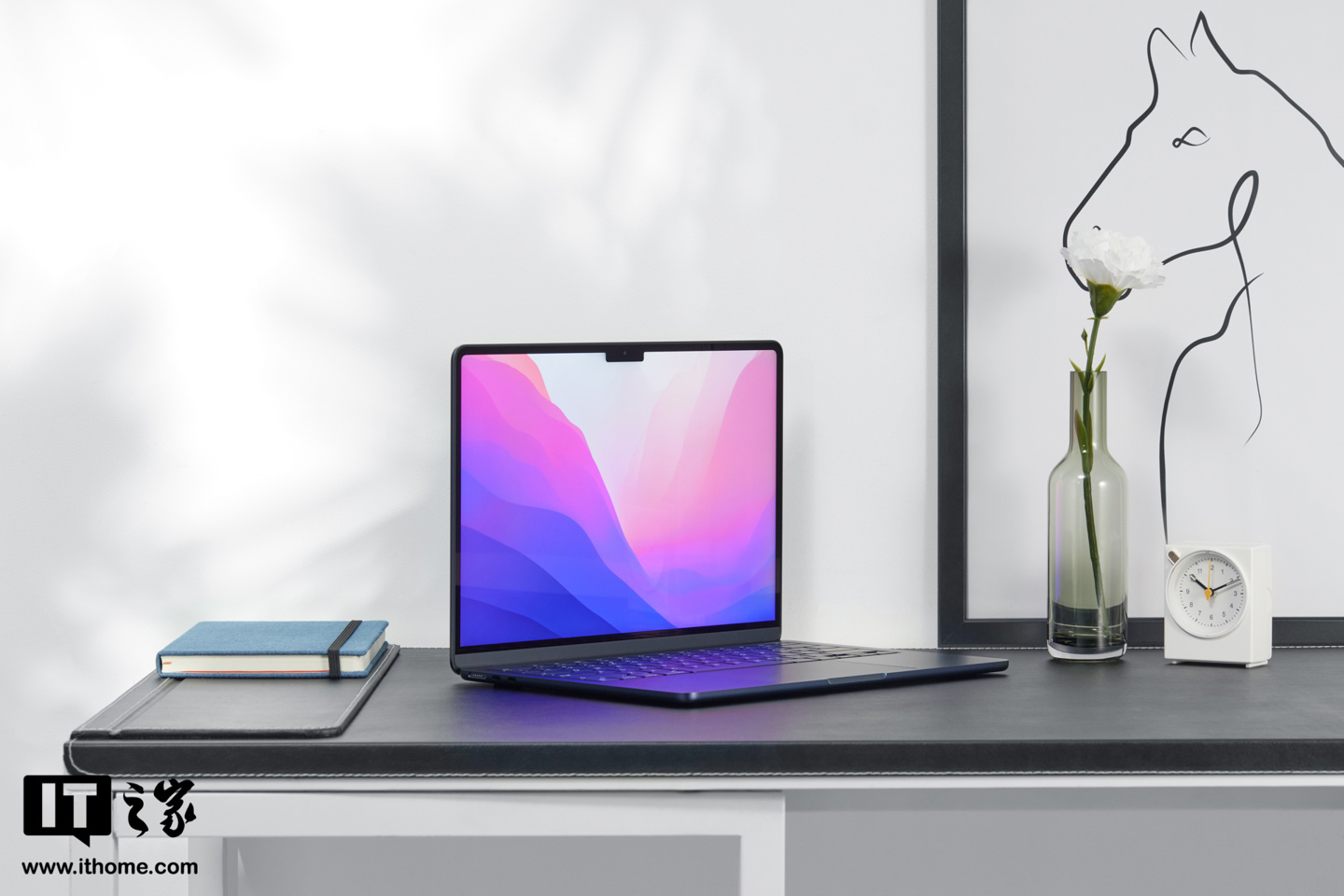 【IT之家开箱】苹果 M2 MacBook Air 午夜色图赏:全新纤薄设计,采用刘海屏