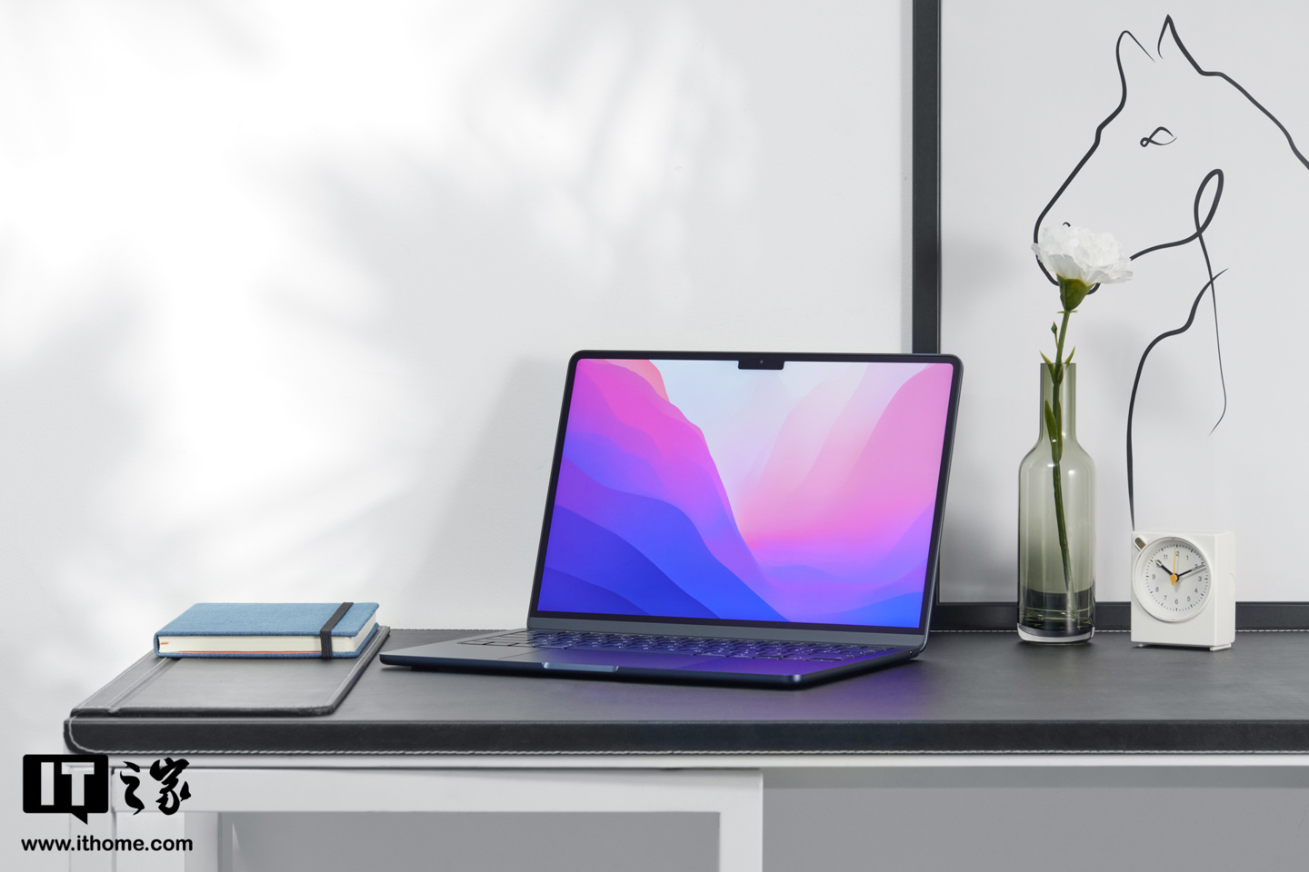 【IT之家开箱】苹果 M2 MacBook Air 午夜色图赏:全新纤薄设计,采用刘海屏