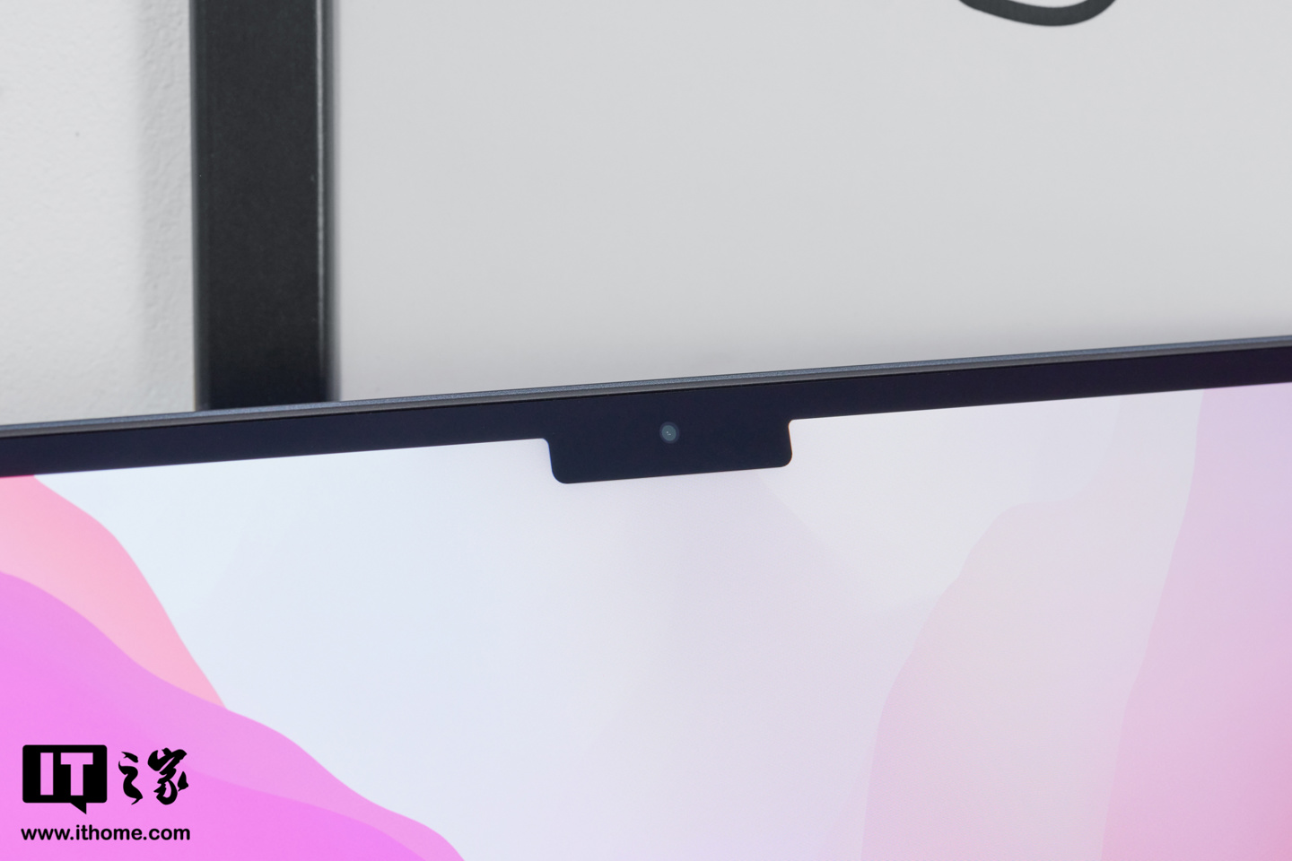 【IT之家开箱】苹果 M2 MacBook Air 午夜色图赏:全新纤薄设计,采用刘海屏