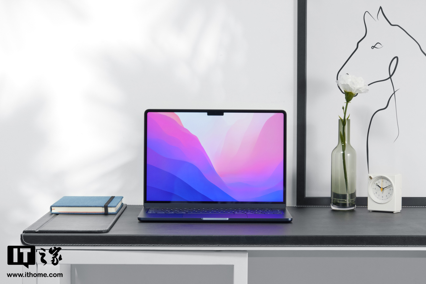 【IT之家开箱】苹果 M2 MacBook Air 午夜色图赏:全新纤薄设计,采用刘海屏