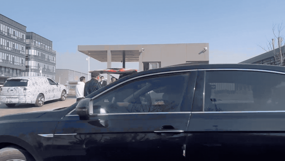 理想 L9 还没交付,小号 L9 就要来了?专利图、路测已曝光