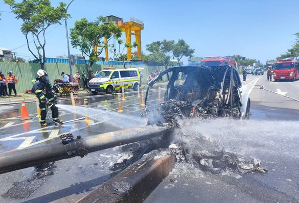 林志颖遭严重车祸,被拖出 5 秒后特斯拉起火