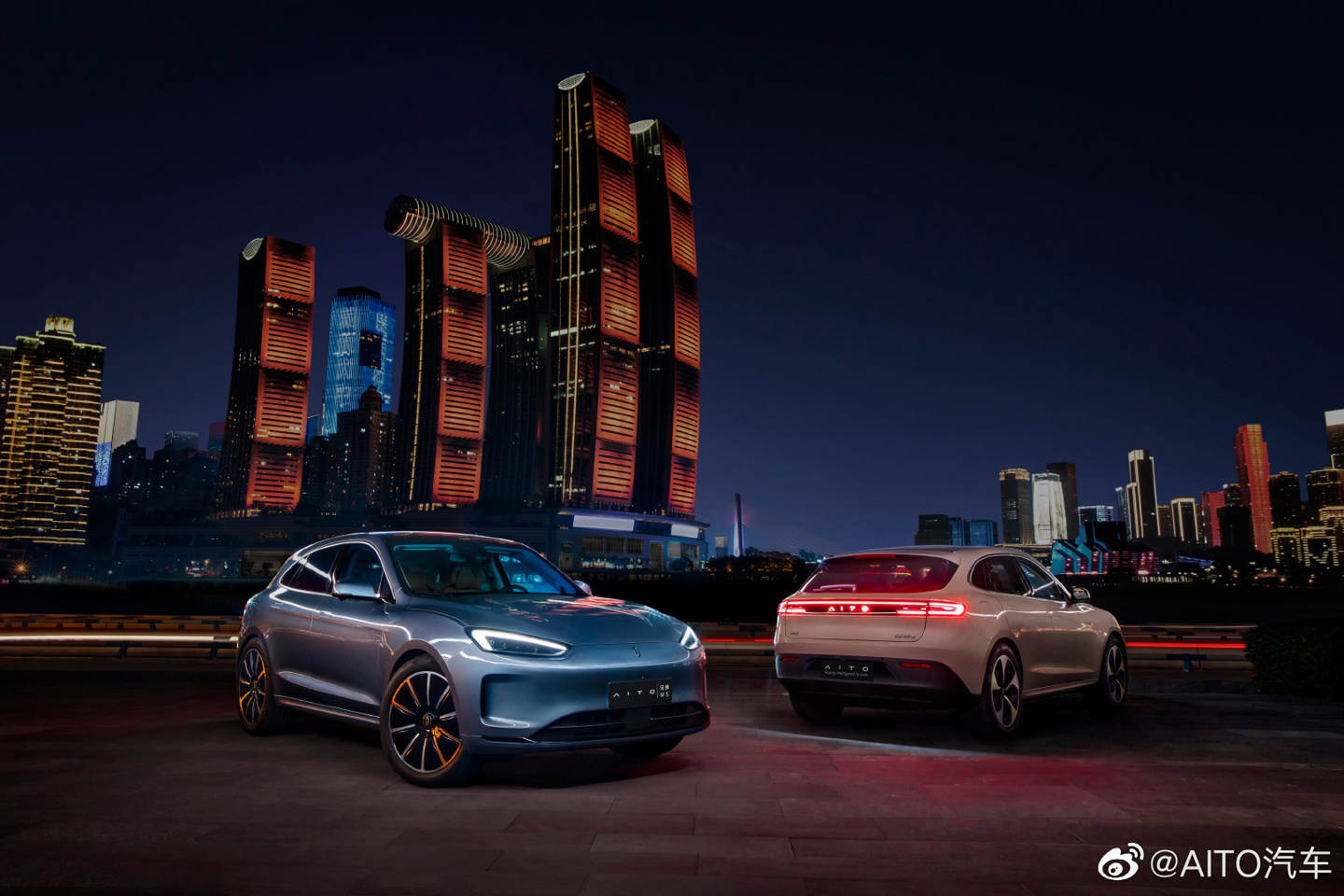 AITO 首款纯电车型问界 M5 EV 官宣即将发布:辨识度更高,尾标可随尾灯一同点亮