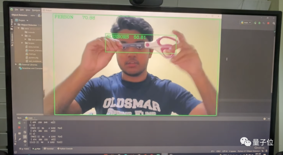 小哥自创 AI 防拖延系统,一玩手机就被“闪瞎”