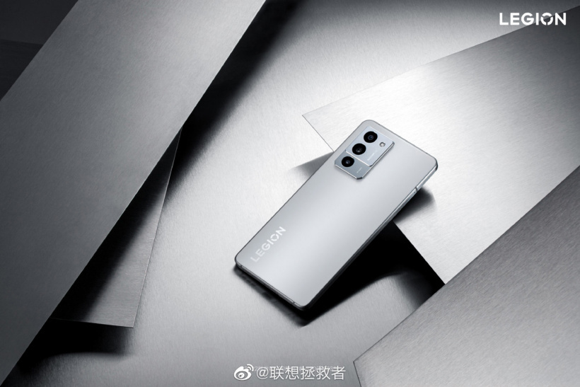 联想拯救者 Y70 宣传视频公布，拥有白、灰、红三款配色