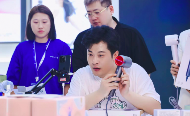 辛巴辛有志推出HOLAX品牌 宣称专注打造高性价比国货新品