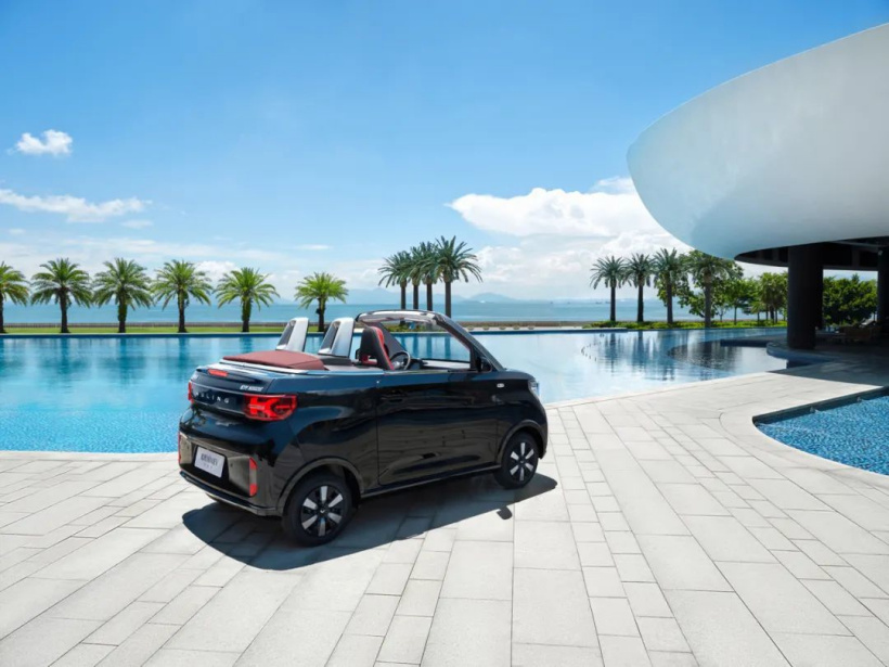 五菱宏光 MINIEV 敞篷版官图放出:红黑双色软顶篷布可选,9 月 1 日开抢