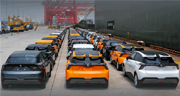 上汽名爵MULAN“万辆赴欧”:国内最大批量纯电动汽车出口起运