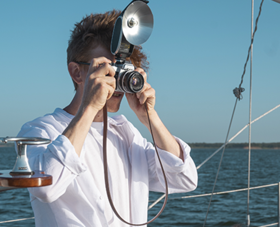 神牛推出 Lux Senior 复古闪光灯彩色版,售价 799 元