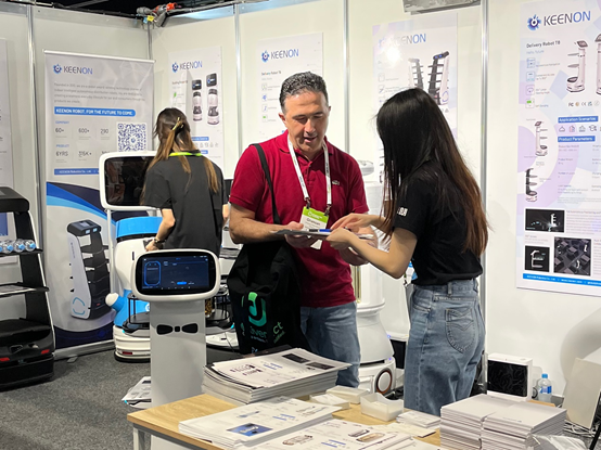 擎朗智能亮相澳洲食品服务展，先进解决方案成焦点