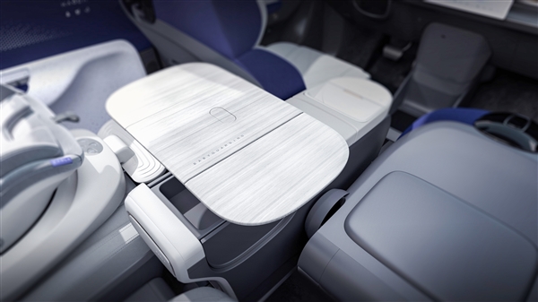 极狐考拉发布首款智能亲子车:有侧滑门、自带电子安全座椅