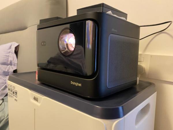 春季装修投影仪怎么选,推荐当贝X3激光投影客厅专用一步到位