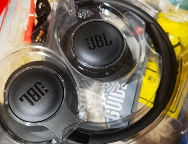 38妇女节什么礼物好实用,哈趣H1投影仪花西子礼盒可看