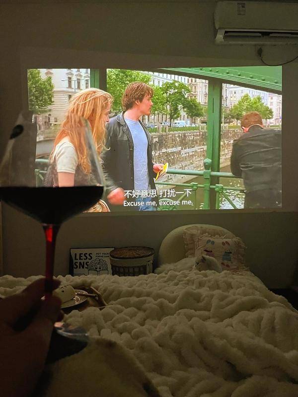 2023年最适合追剧的投影仪推荐,当贝D5X适合女生的追剧神器 给生活带来欢乐